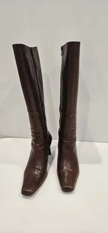 다크 브라운 슬림 핏 롱 부츠