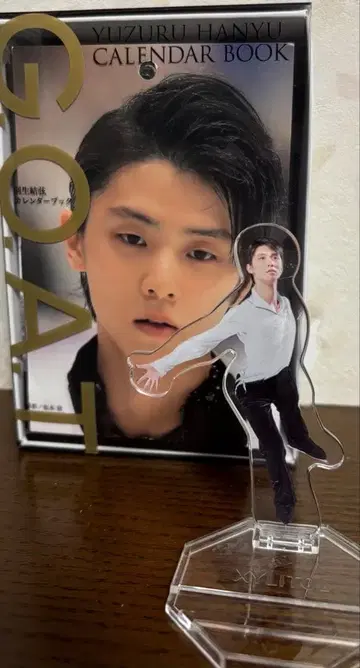 하뉴 유즈루 달력북 아크릴 스탠드