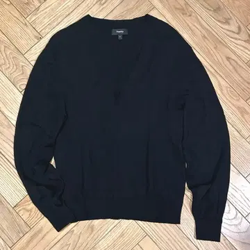Theory 띠어리 블랙 V넥 긴팔 니트 블랙
