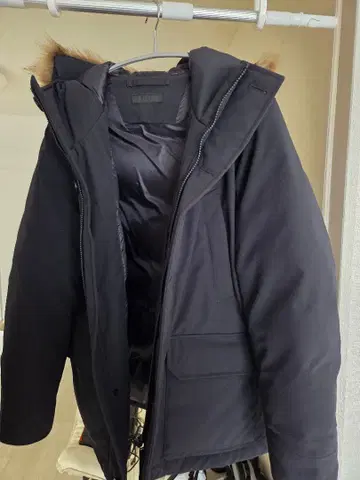 유니클로 울트라 하이브리드 다운 M 사이즈