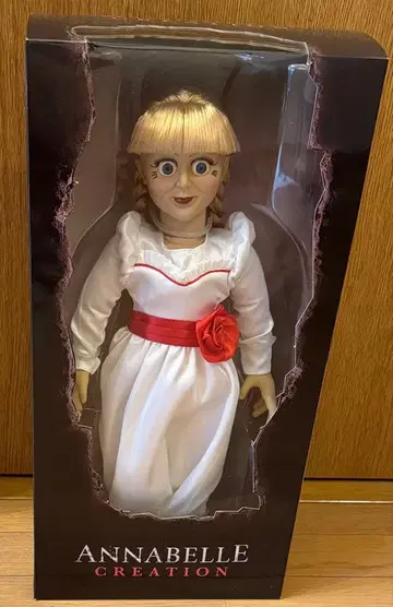 아나벨 인형 피규어
