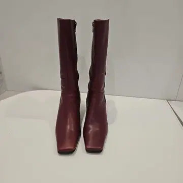23구의 와인 컬러 부츠