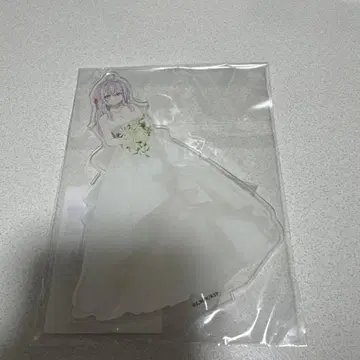 아리아 아크릴 스탠드 웨딩 드레스