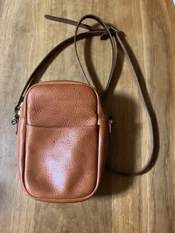브라운 가죽 숄더백