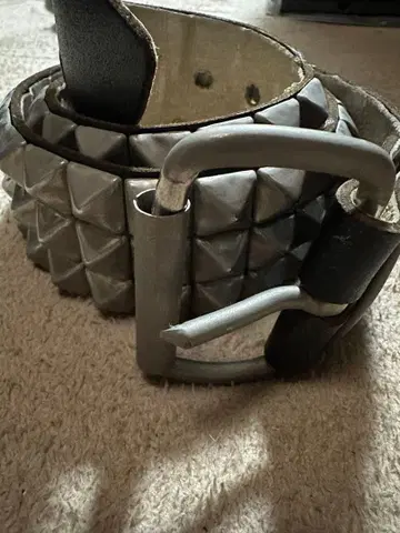 웬디스 오브 런던 3단 피라미드 벨트