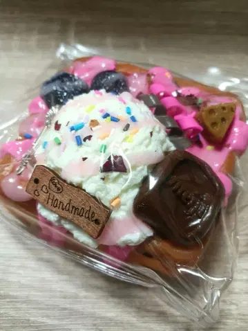 두툼한 아이스 토스트 핑크 초콜릿 해외 스퀴즈