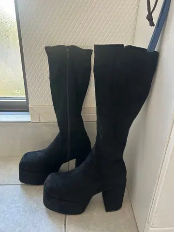 블랙스 스웨이드 롱 부츠 통굽