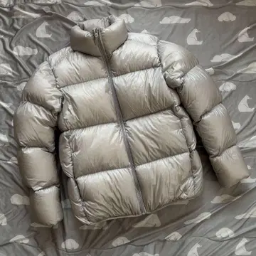 [ 새상품급 ] 레어 컬러 유니클로 울트라 라이트 다운 볼륨 자켓 L