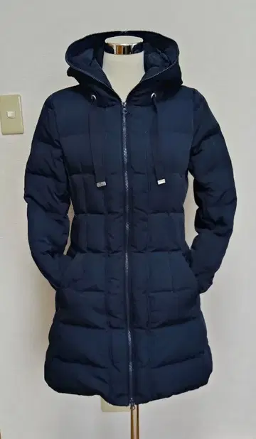 [ DoCLASSE ] 다운 코트 M 네이비 후드 부착 다운 자켓