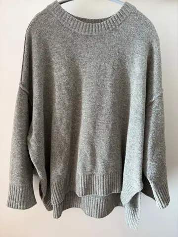 미즈이로 인드 그레이 니트 스웨터