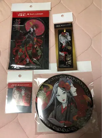 이토 준지 기모노 토미에 BIG 캔뱃지 아크릴 스탠드 산리오 키티 세트