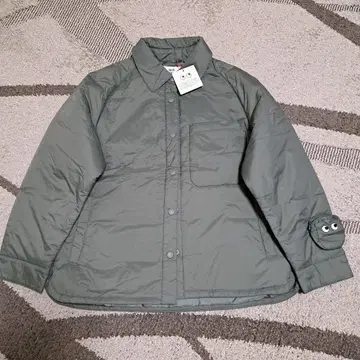 새상품 [ 아냐 힌드마치 ] 퍼프 테크 자켓 카키색 올리브