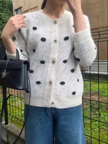 [ 새상품 ] 도트 무늬 크루넥 니트 가디건 아이보리 한국