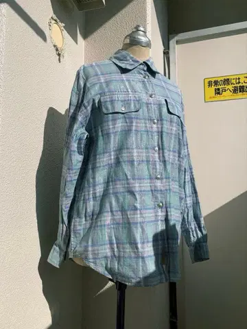 반짝이는 하늘색 체크 셔츠 하자품