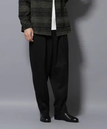 미기모 와이드 2턱 테이퍼드 팬츠 NANO universe 나노 유니버스