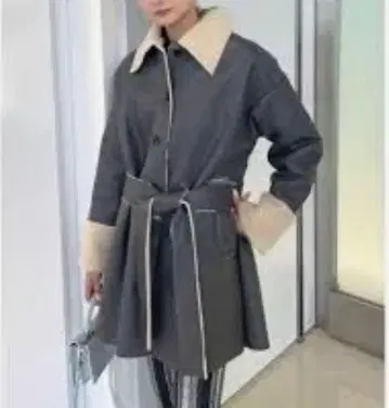 EMODA 그레이 합성 피혁 무스탕 코트 벨트 포함