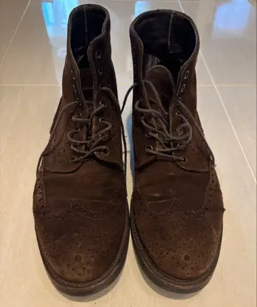 [남성용] 다크 브라운 스웨이드 브로그 부츠