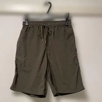 나노 유니버스 올리브색 숏팬츠