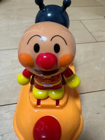 호빵맨 엉덩이로 쿵!