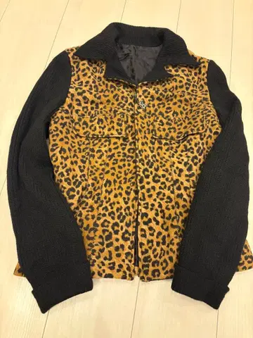 이타리야 레오파드 무늬 플리스 니트 자켓
