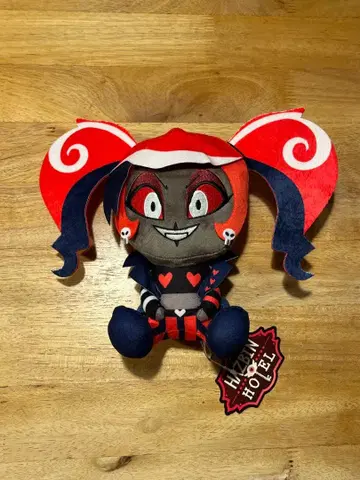 해즈빈 호텔에 어서 오세요 라운드원 한정판 앉은 봉제 인형 벨벳