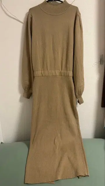 [착용 사진 있음] 베이지 슬릿 롱 니트 원피스