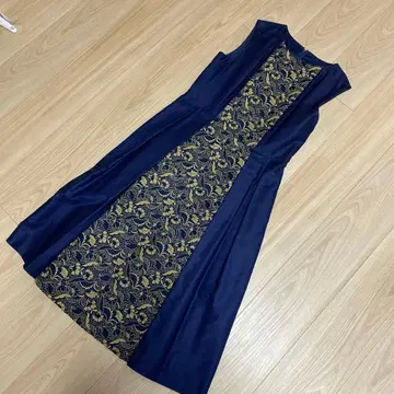 로이스크레용 네이비 슬리브리스 원피스