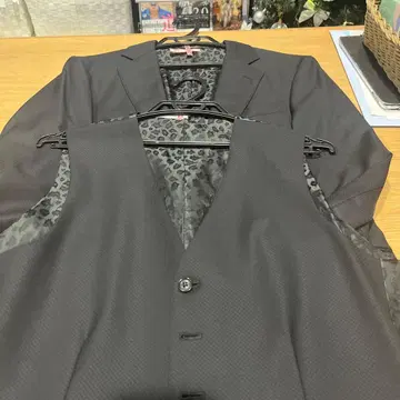 블랙 정장 세트 자켓과 베스트