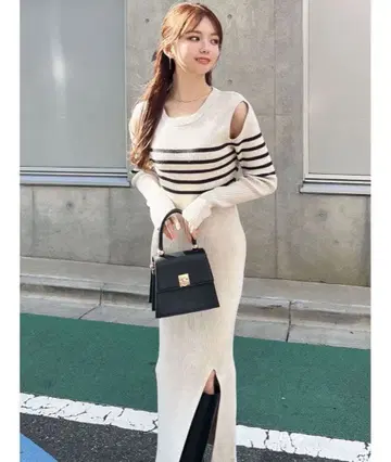 RESEXXY 숄더 오픈 타이트 니트 원피스