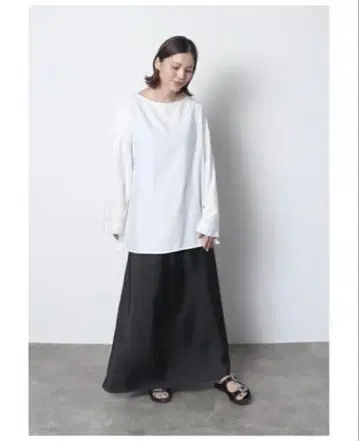 meri 미 새틴 내로우 스커트 블랙