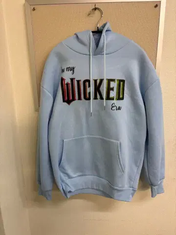 WICKED Era 스카이블루 후드 부착 후드티
