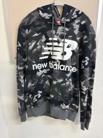 뉴발란스 카모 패턴 후드 부착 후드티