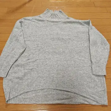 파드칼레 그레이 하이넥 스웨터