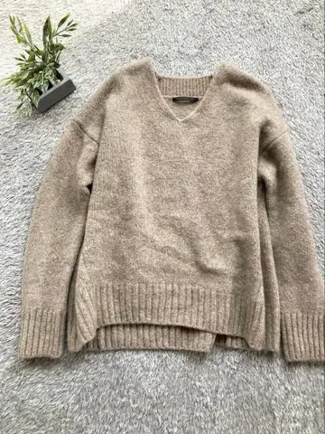 새상품급 밴야드 스톰 V넥 니트 스웨터 베이지 울 루즈핏