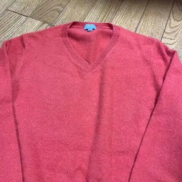UNIQLO 빨간색 V넥 캐시미어 스웨터 M 사이즈