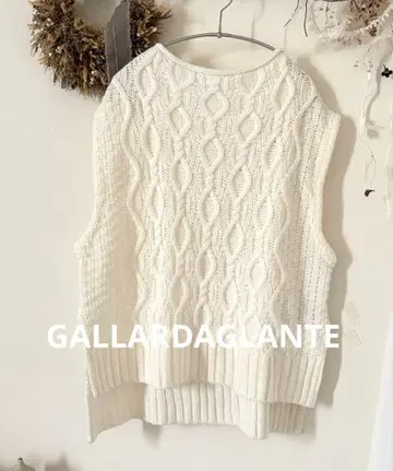 GALLARDAGALANTE 화이트 케이블 짜임 니트 베스트