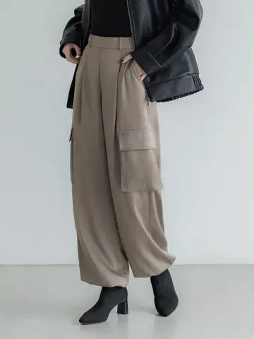 crewre 매트 새틴 카고 팬츠 그레이지 2