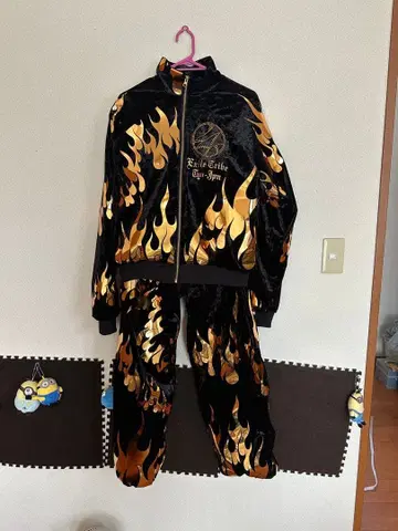 불꽃 그래픽 벨벳 저지 세트