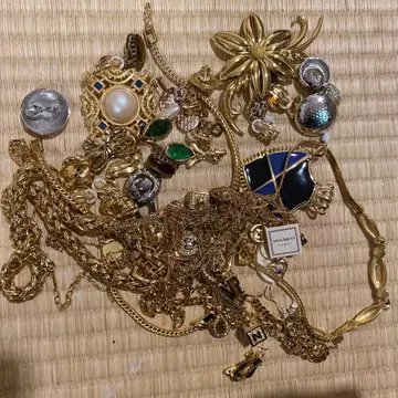 빈티지풍 골드톤 브로치