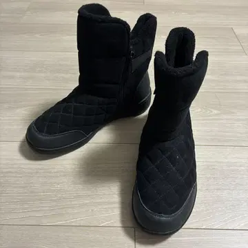 [ 새상품급 ] 블랙 퀼팅 디자인 부츠