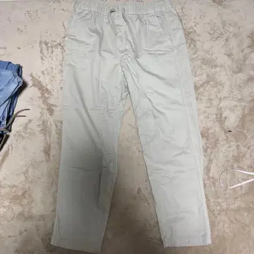 ZARA 라이트 그레이 치노 팬츠