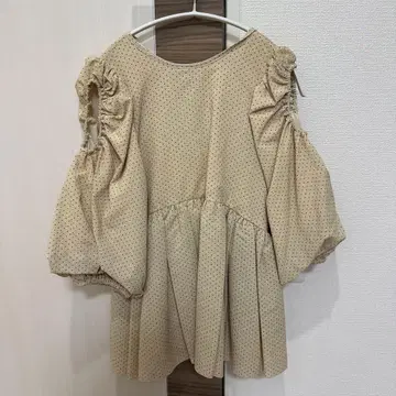 Mila Owen 도트 무늬 오프숄더 셔츠 S