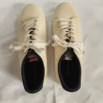 [ Tommy Hilfiger ] 크림색 스니커즈 26.5cm