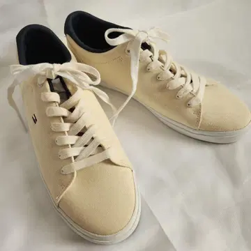 [ Tommy Hilfiger ] 크림색 스니커즈 26.5cm