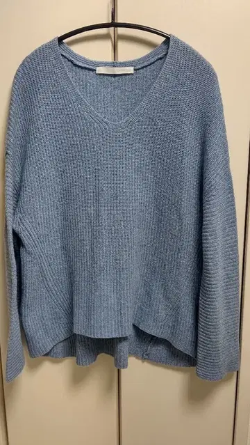 Spick & Span 블루 V넥 니트