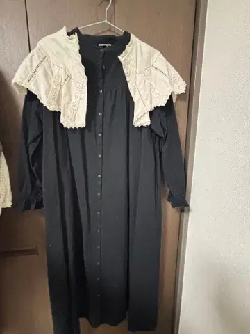 Samansa mos2 레이스 카라 부착 블랙 롱 원피스