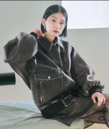 시착만 한 상품, 컨디션 최상 HARE 인조 가죽 스텐 미들 블루종 블랙