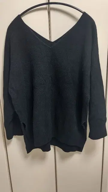 스픽 앤 스팬 블랙 울 V넥 스웨터