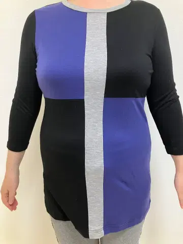 피에르 가르뎅 T셔츠 수트나 자켓의 이너 등 사용하기 좋은 세련된 디자인