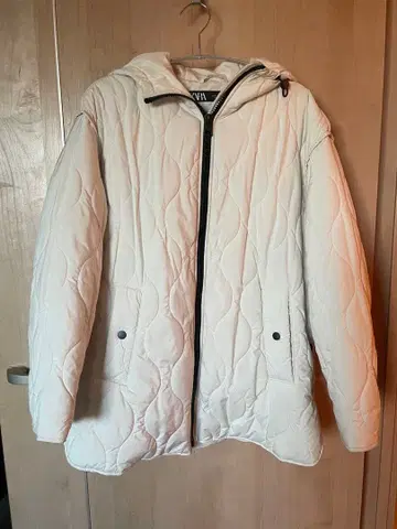 ZARA 화이트 퀼팅 자켓 M